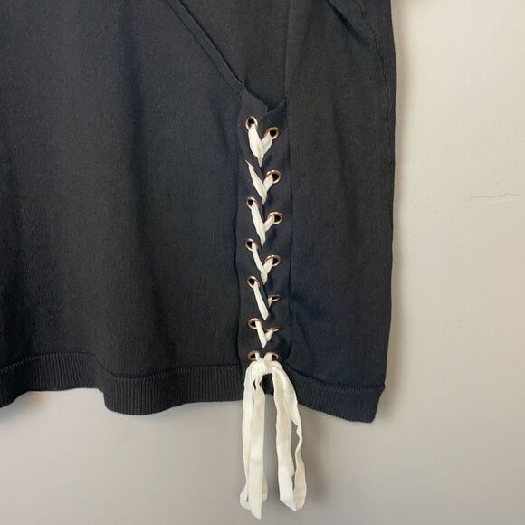 Love Scarlett Black Sweater with white laces on bottom right. Size 1X. - Picture 7 of 14
